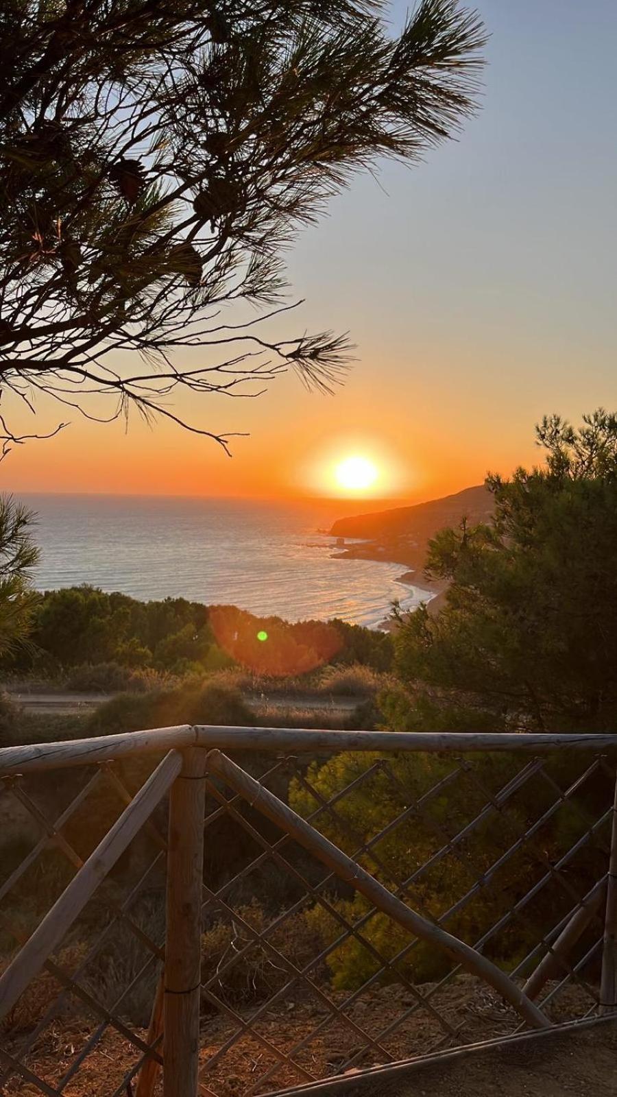 Al Faro Bed and Breakfast Realmonte Exteriör bild